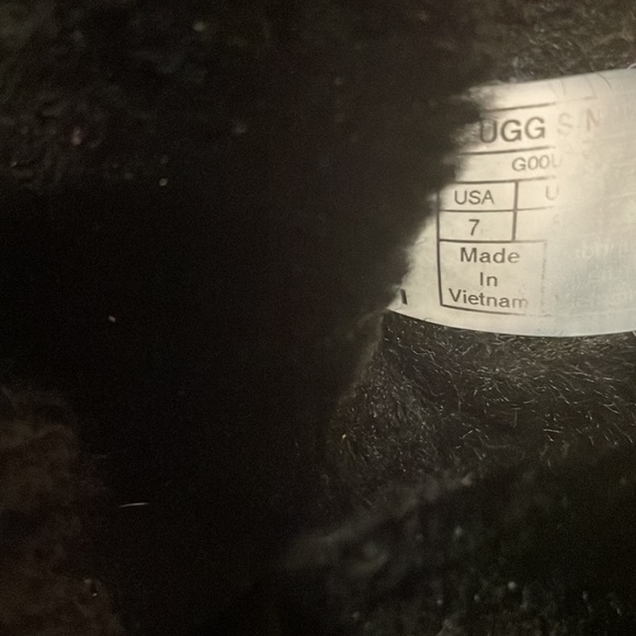 Ugg boots with metal plate. Size 7 Women. Good used condition. Offers welcome. - Picture 7 of 7